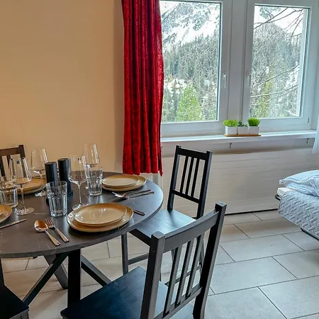 Moderne Gemuetliche In Zentraler Lage Von * Flims